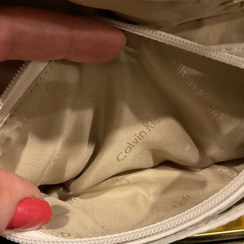 CAVIN KLEIN  Crossbody Bag Off White Leather Gold Chain Strap